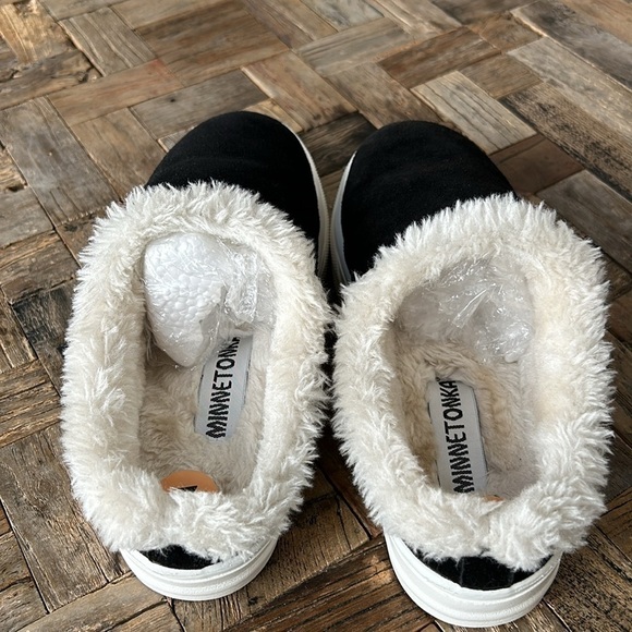 Minnetonka Women’s Zella Clog Mule Shoes NWT - Picture 2 of 9